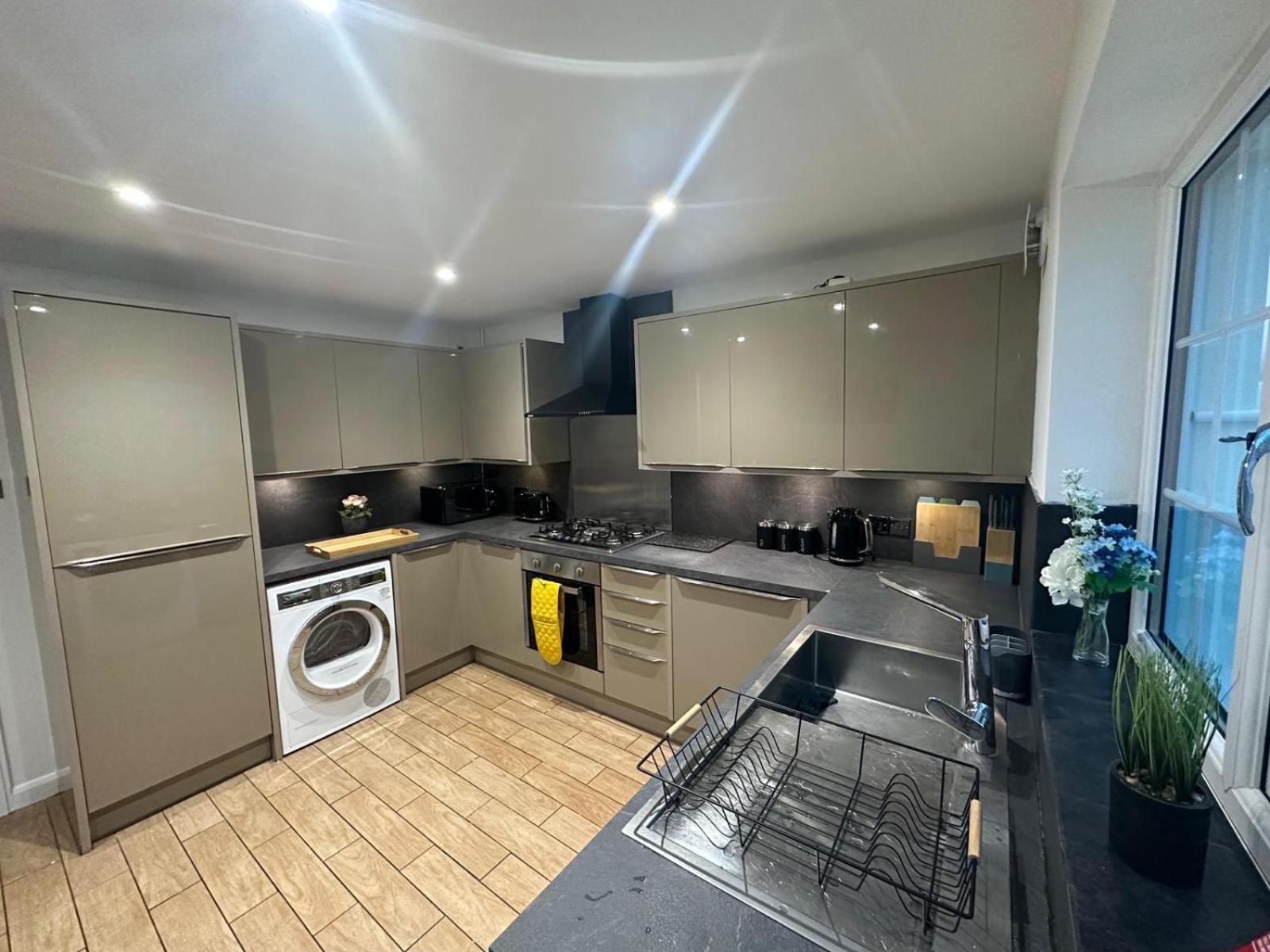 Rooms In Stylish House Milton Keynes Buitenkant foto