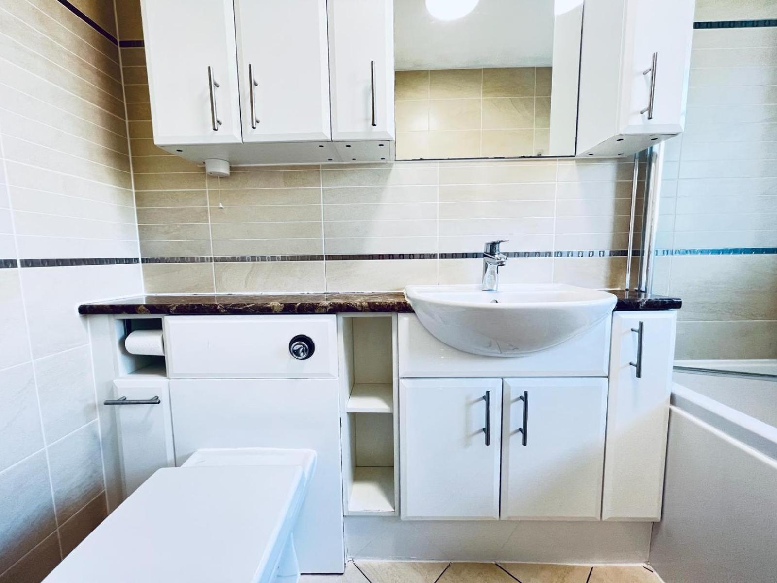 Rooms In Stylish House Milton Keynes Buitenkant foto