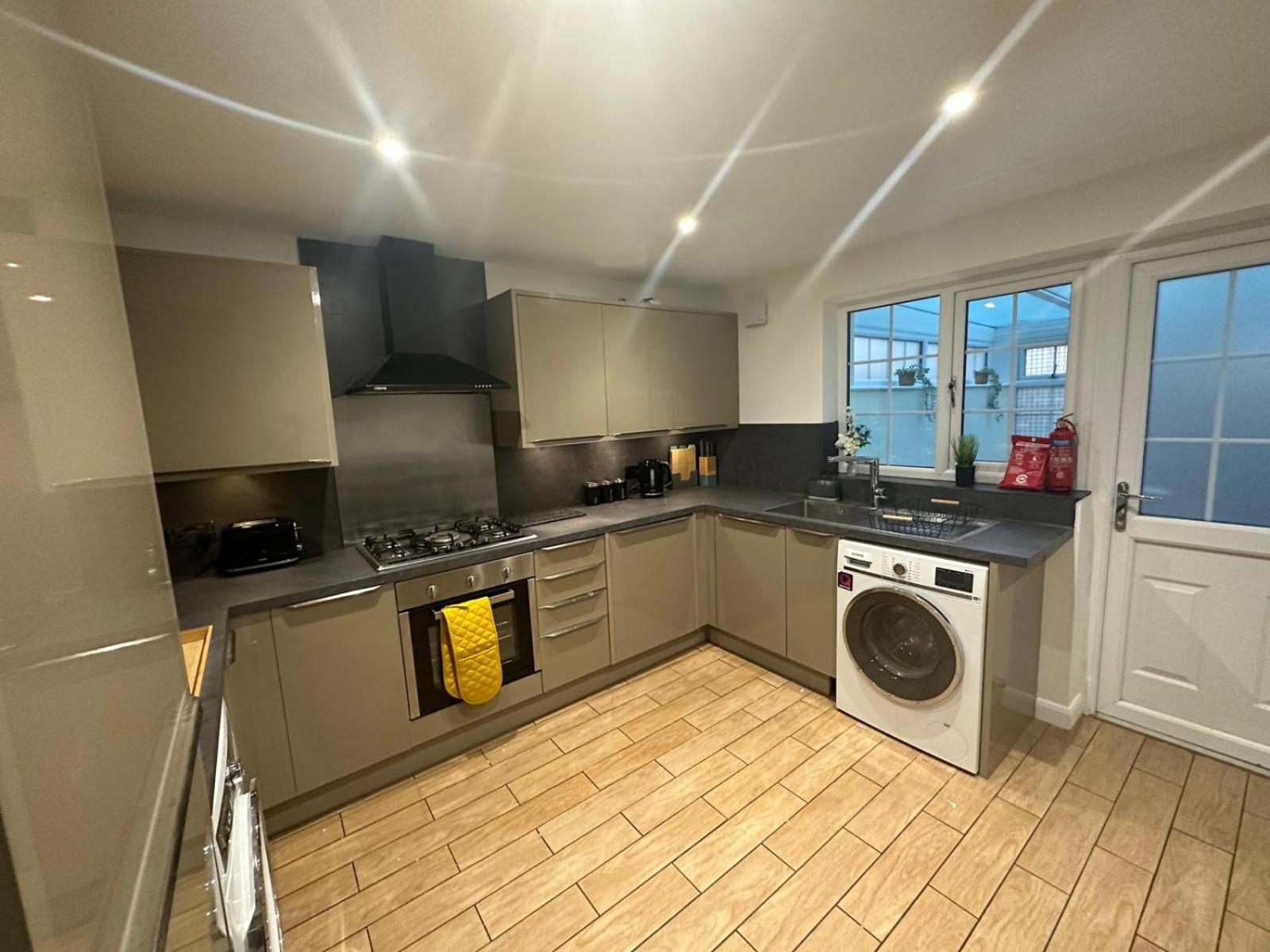 Rooms In Stylish House Milton Keynes Buitenkant foto