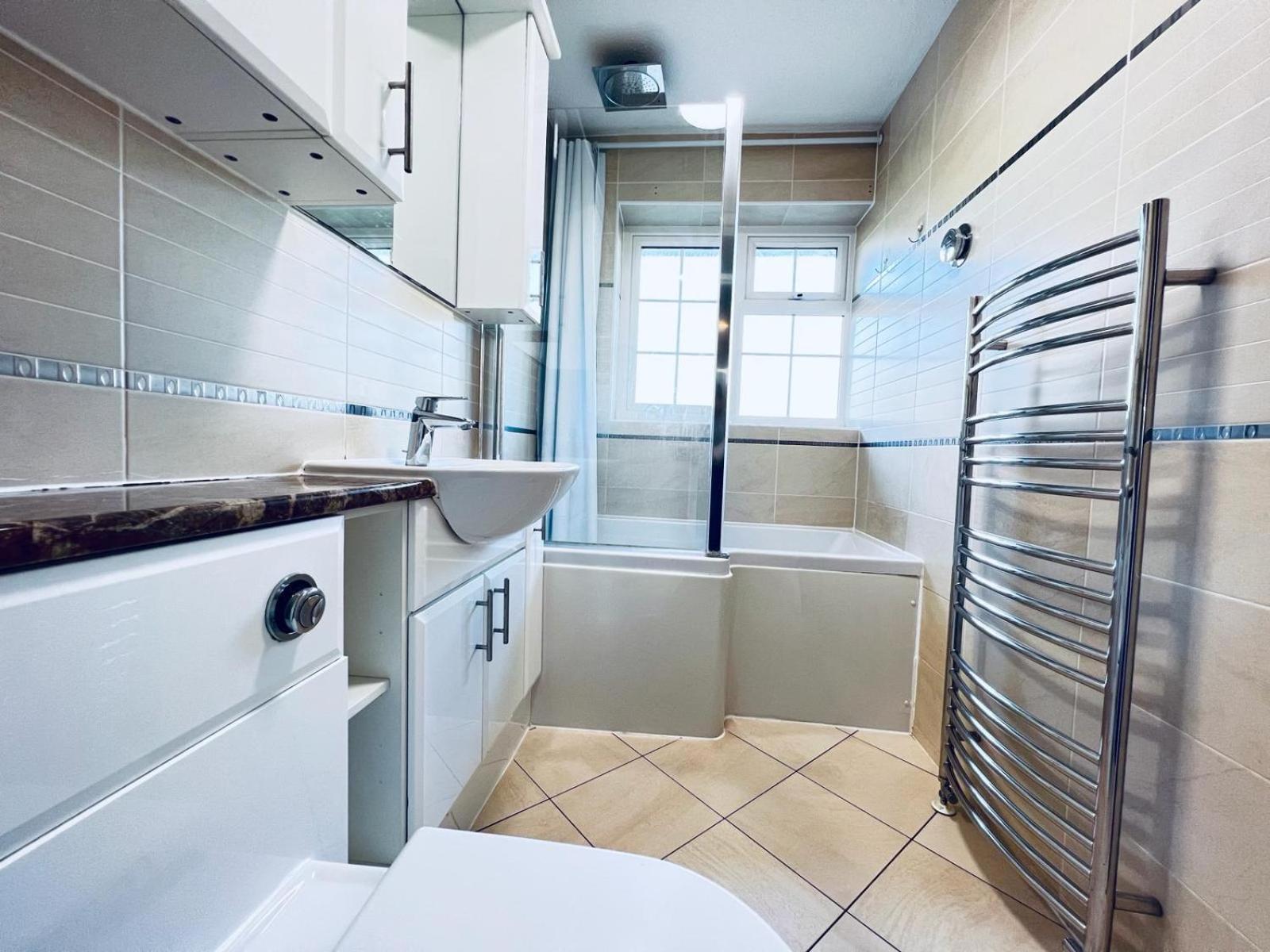 Rooms In Stylish House Milton Keynes Buitenkant foto