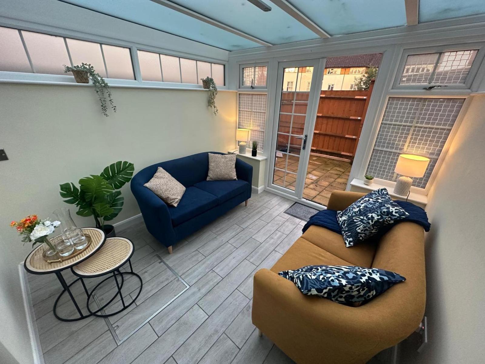Rooms In Stylish House Milton Keynes Buitenkant foto